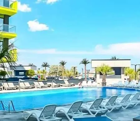 Premium Promenada & With Pool Apartment Navodari
